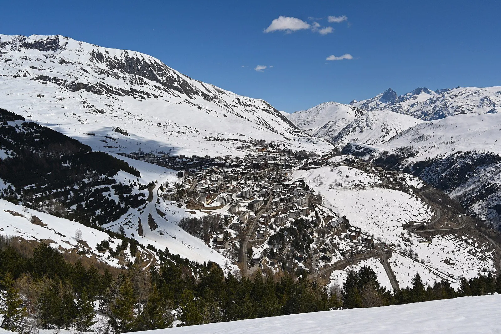 La station de L'Alpe d'Huez sous la neige